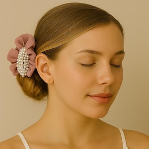 Pearl Hair Claw Clip: Elegant Beaded Hair Accessory