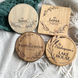 Coffret cadeau de sous-verres en bois personnalisés | Cadeau de pendaison de crémaillère gravé | Ensemble de sous-verres en bois gravés | Cadeau personnalisé | Cadeaux de mariage | Famille