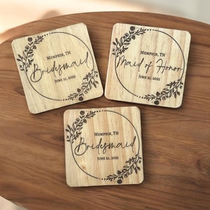 Ensemble de sous-verres en bois gravés | Coffret cadeau de sous-verres en bois personnalisés | Cadeau de pendaison de crémaillère | Cadeau Bachlorette de demoiselle d'honneur | demoiselle d'honneur pyjama