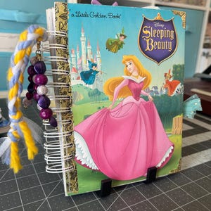 Little Golden Book Bela Adormecida Junk Journal — Temático Tesouro — Princesa