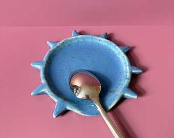 Blaue Spiky Löffel Ablage