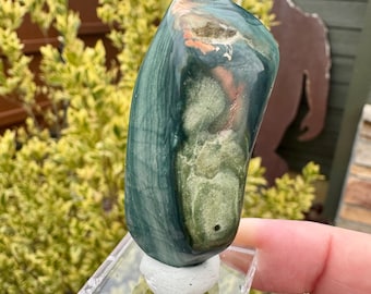 Gary Green Jasper, noto anche come Larsonite, pietra preziosa levigata dell'Oregon/Nevada. Scegli la tua pietra