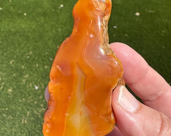 Tumbled Carnelian Agate Specimen – Oregon Volcanic Crystal Display Piece