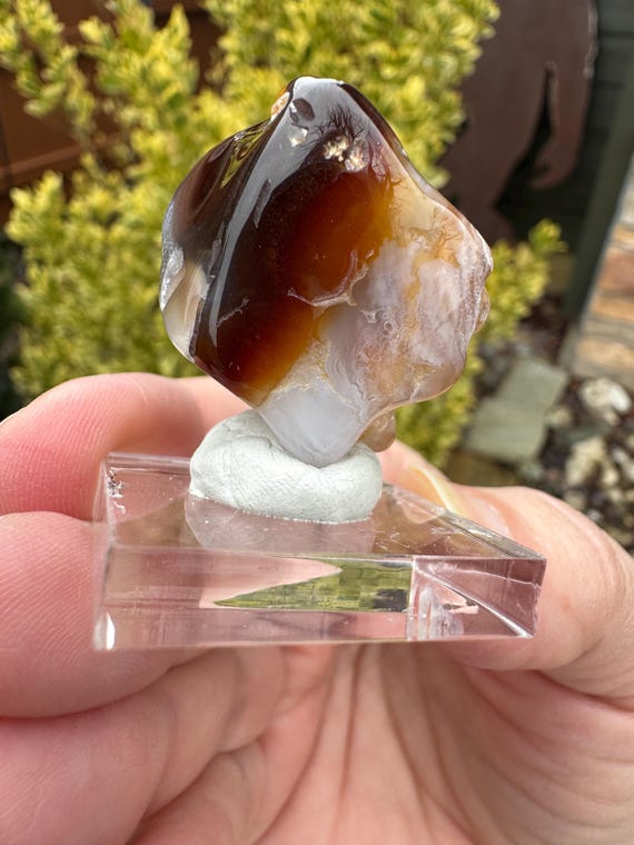 アメリカ産 Fire Agate 標本　1つ アメリカ産 Fire Agate 標本 1つ Fire Agate on Matrix of Desert