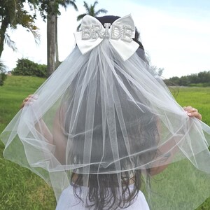 Pearl Bridal Veil Bow Clip: Elegant Bachelorette Party Hair Accessory
