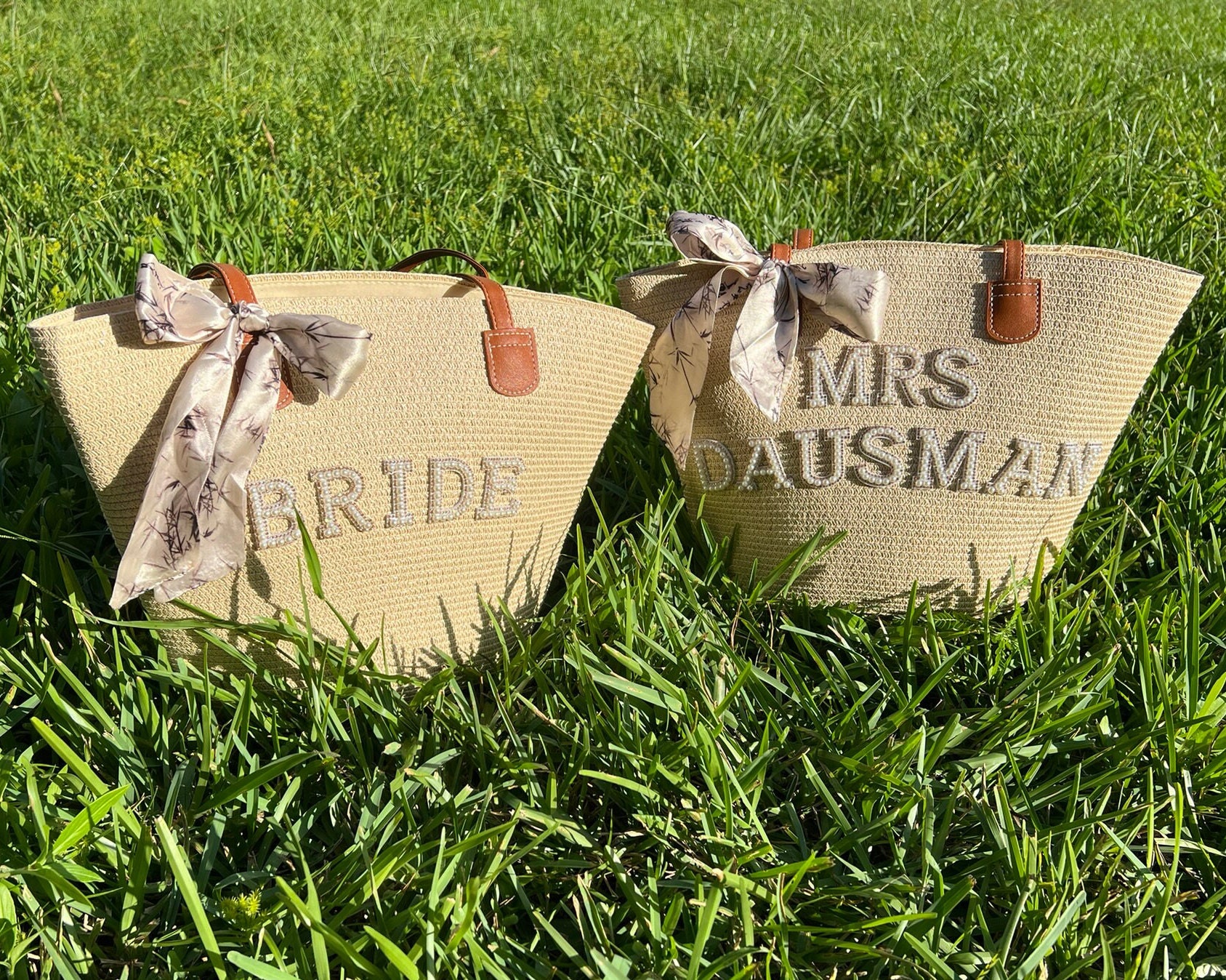 Bride beach bag, Bachelorette party straw bag, Bride honeymoon bag, Bride to be bag, Bride Beach tote bag Pearl letter, Custom Mrs Beach bag