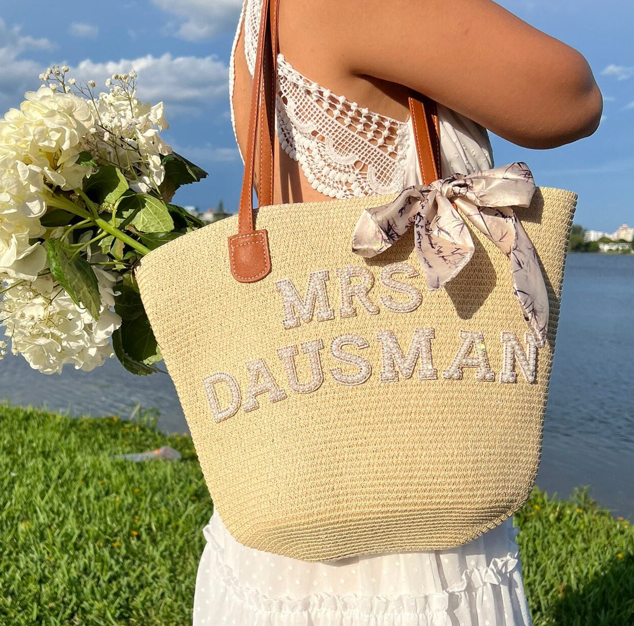 Bride beach bag, Bachelorette party straw bag, Bride honeymoon bag, Bride to be bag, Bride Beach tote bag Pearl letter, Custom Mrs Beach bag
