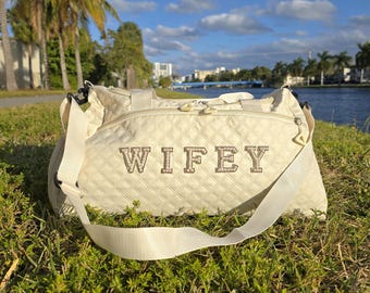 Custom Bridal Weekender Bag, Engagement Gift, Large Bride Tote Bag, Wedding Gift, Bridal Shower Gift, Gift For Bride, Honeymoon Duffel Bag