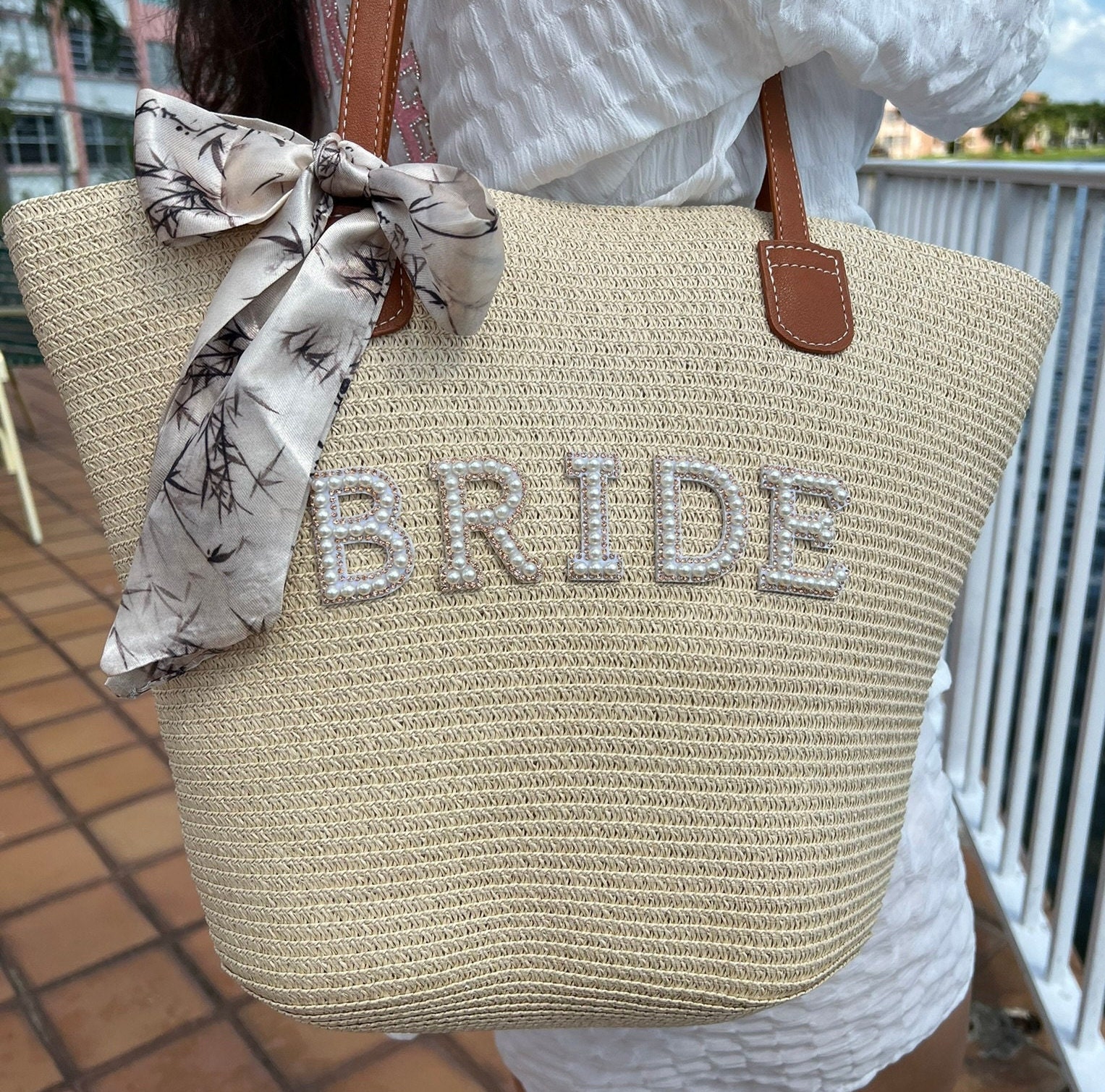 Bride beach bag, Bachelorette party straw bag, Bride honeymoon bag, Bride to be bag, Bride Beach tote bag Pearl letter, Custom Mrs Beach bag