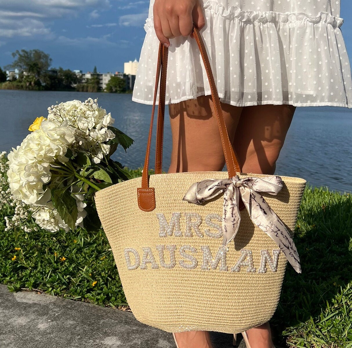 Bride beach bag, Bachelorette party straw bag, Bride honeymoon bag, Bride to be bag, Bride Beach tote bag Pearl letter, Custom Mrs Beach bag