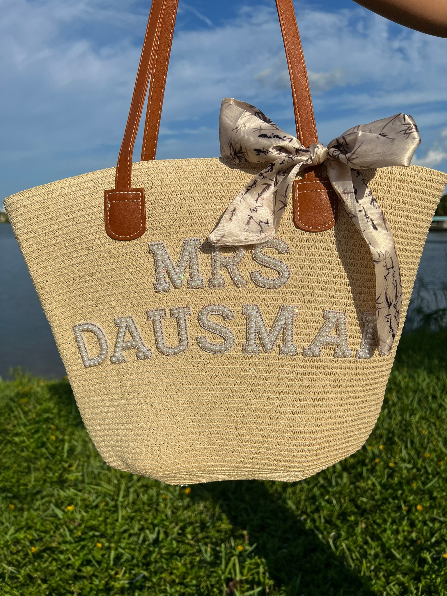 Bride beach bag, Bachelorette party straw bag, Bride honeymoon bag, Bride to be bag, Bride Beach tote bag Pearl letter, Custom Mrs Beach bag