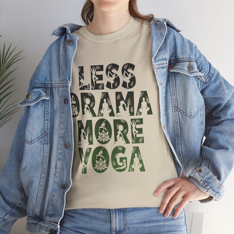 Camiseta de yoga, camiseta gráfica, camiseta de entrenamiento, camiseta de meditación, regalo para amantes del yoga, camiseta de algodón unisex, camiseta de yoga divertida, regalo para ella, regalo para él imagen 2