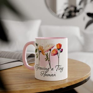 Akzent-Tasse, 11 Unzen - Wachsen eines kleinen Menschen, Schwangerschaftsankündigung, Babypartygeschenk, Kaffeetasse, Teetasse