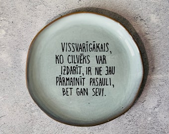 Gepersonaliseerde keramische borden met handgemaakte inscripties / Personalizēti keramiskie trauki ar uzrakstu