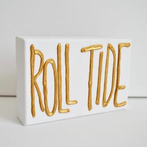 Arte con letras doradas Roll Tide de la Universidad de Alabama / Lienzo acrílico hecho a mano de 4 x 6 / Día del juego / Regalo para exalumnos / Decoración de Bama / Arte de pared con letras doradas