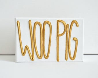 Woo Pig Gold Letter 4x6 Leinwand | Arkansas Rzorbacks handgemachte Wandkunst | Universität von Arkansas Alumni Geschenk | College Gameday Wohnheim Dekor