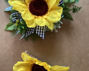 Sunflower corsage with sunflower boutonniere
