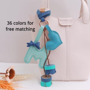 Dije de bolso de cuero con inicial personalizado, llavero de corazón para mujer, llavero con letras, regalos del alfabeto con nombre, llavero con rosa y corazón