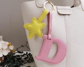 Dije de cuero genuino con inicial de estrella para bolso, accesorios de cuero con nombre personalizado, llavero con monograma de estrella y letra, regalo para damas de honor de boda.