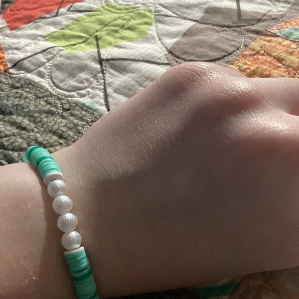 Green pearly ocean clay bead bracelet