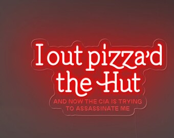 Eu superei a Hut em vendas de pizza (Placa de Neon), e agora a CIA está tentando me assassinar (Placa), Decoração de Parede Engraçada, Arte de Parede para Dormitório, Decoração com Citação Engraçada