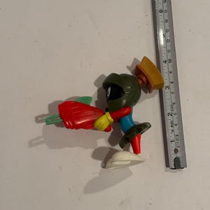 Very Nifty Marvin the Martian Figurine!  Throwback toy to the early cartoon days and in new condition. Fun for display or a collection