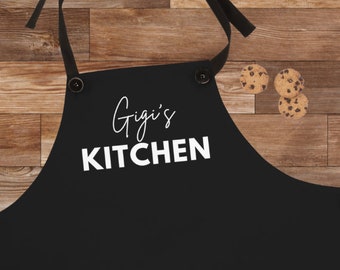 tablier fête des mères | La cuisine de Gigi | Tablier personnalisé | Cadeau personnalisé pour maman | Cadeau fête des mères | Tablier noir ou blanc avec prénom personnalisé