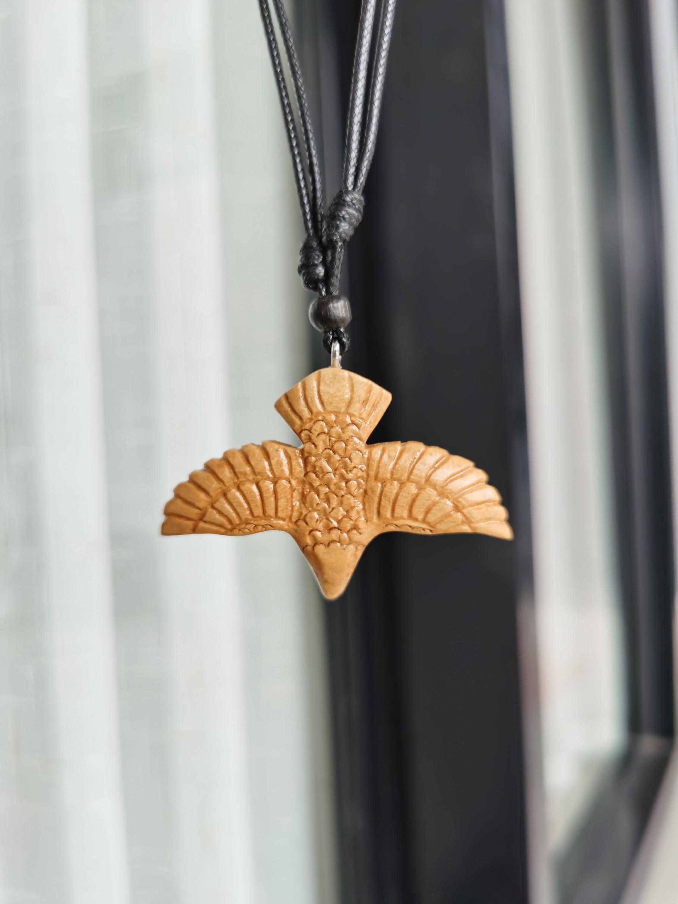 手彫りの木製鳥ネックレス：ボヘミアン風ペンダント - Etsy 日本