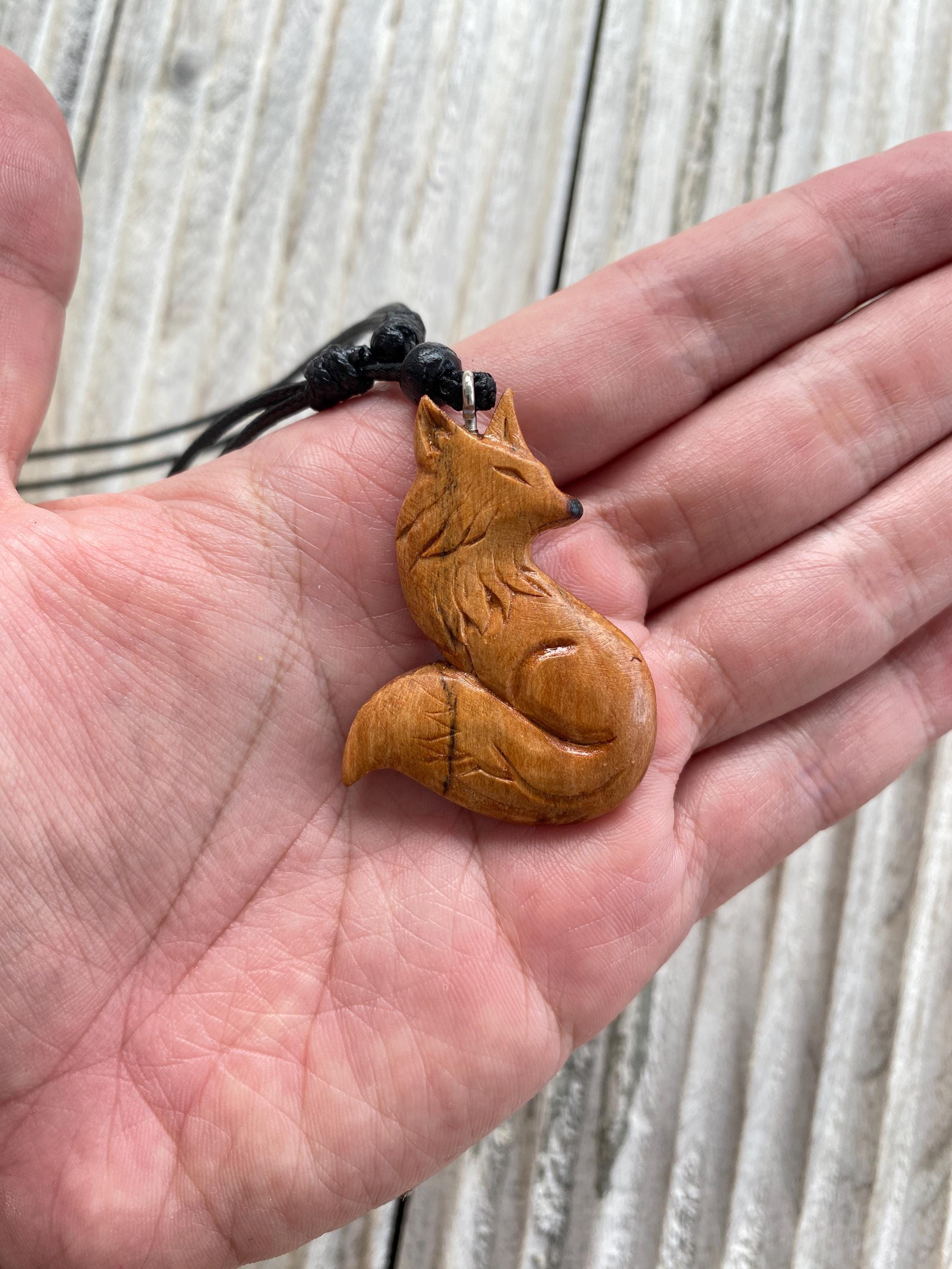 ＊Handmade Animal　ネックレス Carved Wood Fox Necklace : Handmade Animal Pendant - Etsy