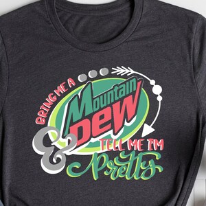 Camiseta unisex con el logo vintage de Mountain Dew, de algodón hilado en anillo. imagen 1