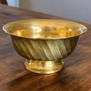 Brass Pedestal Bowl 7” Diameter Swirl Pattern Solid Heavy Brass Vintage Centerpiece