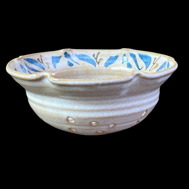 Vintage Farmhouse Pottery Berry Bowl Strainer & Underplate Studio Art Blue Stoneware Colander Susanne Kent immagine 4