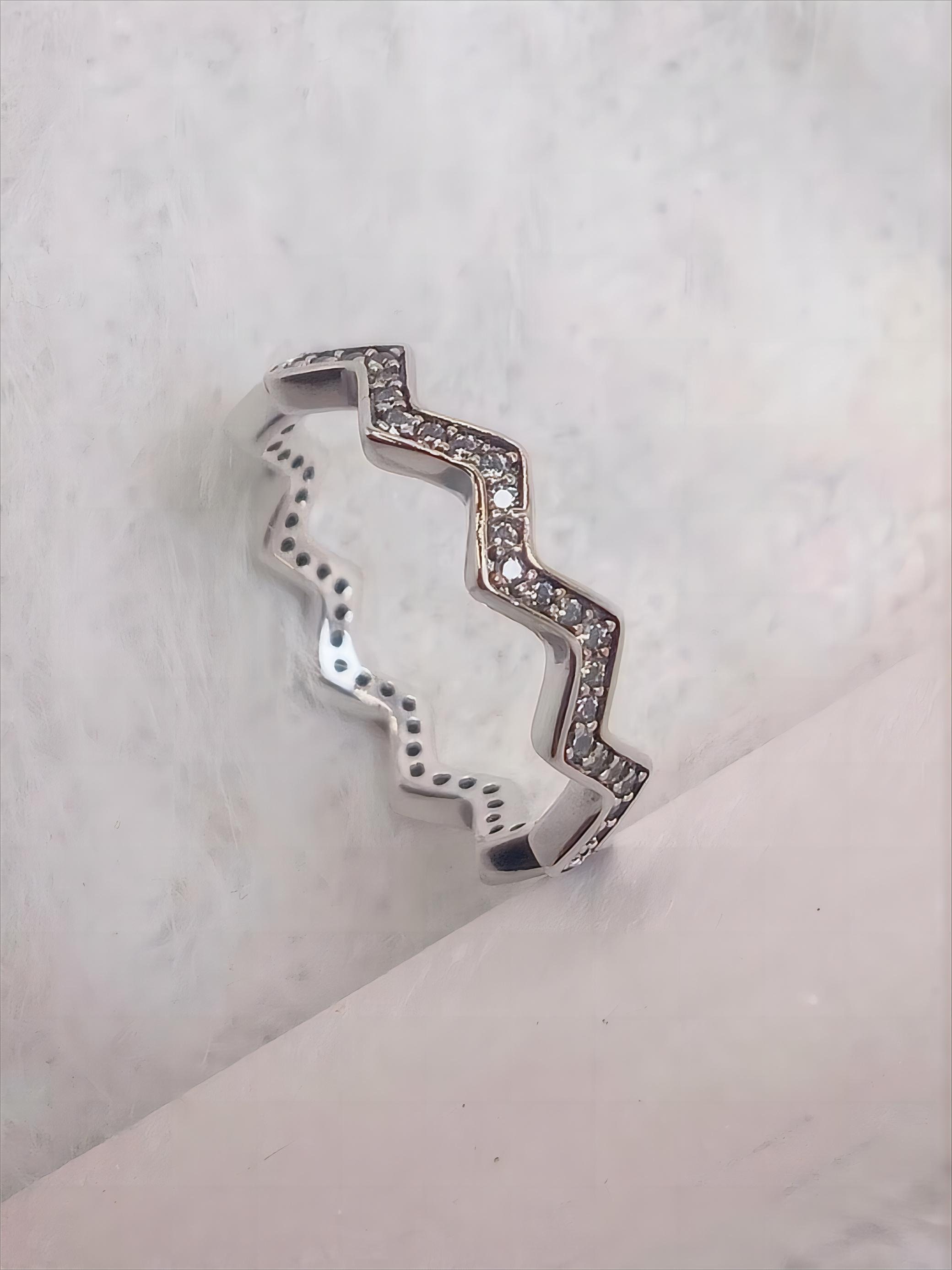 Shimmering zigzag ring pandora online