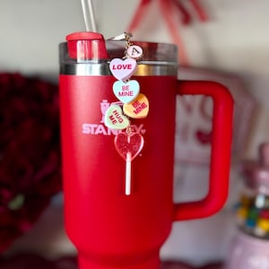 Dije de piruleta con forma de corazón para San Valentín • Letra rosa • Dije de pajita para vaso Ajuste universal •