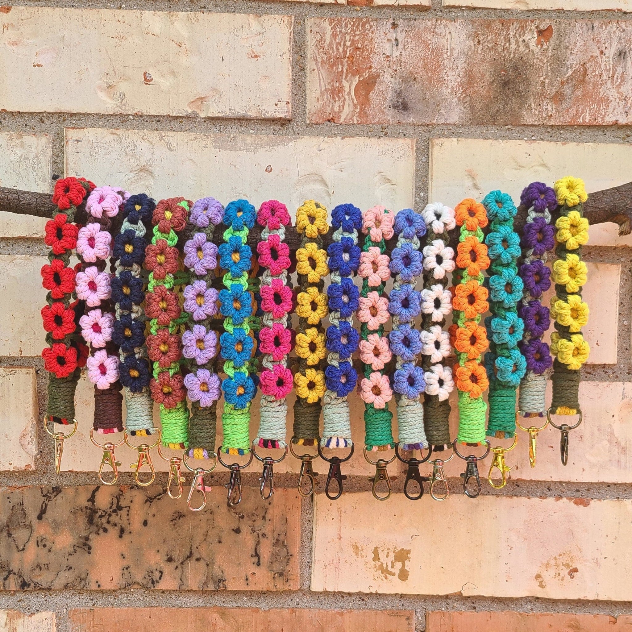 Macrame Flower Wristlet Keychain, Handcrafted Daisy Chain Strap