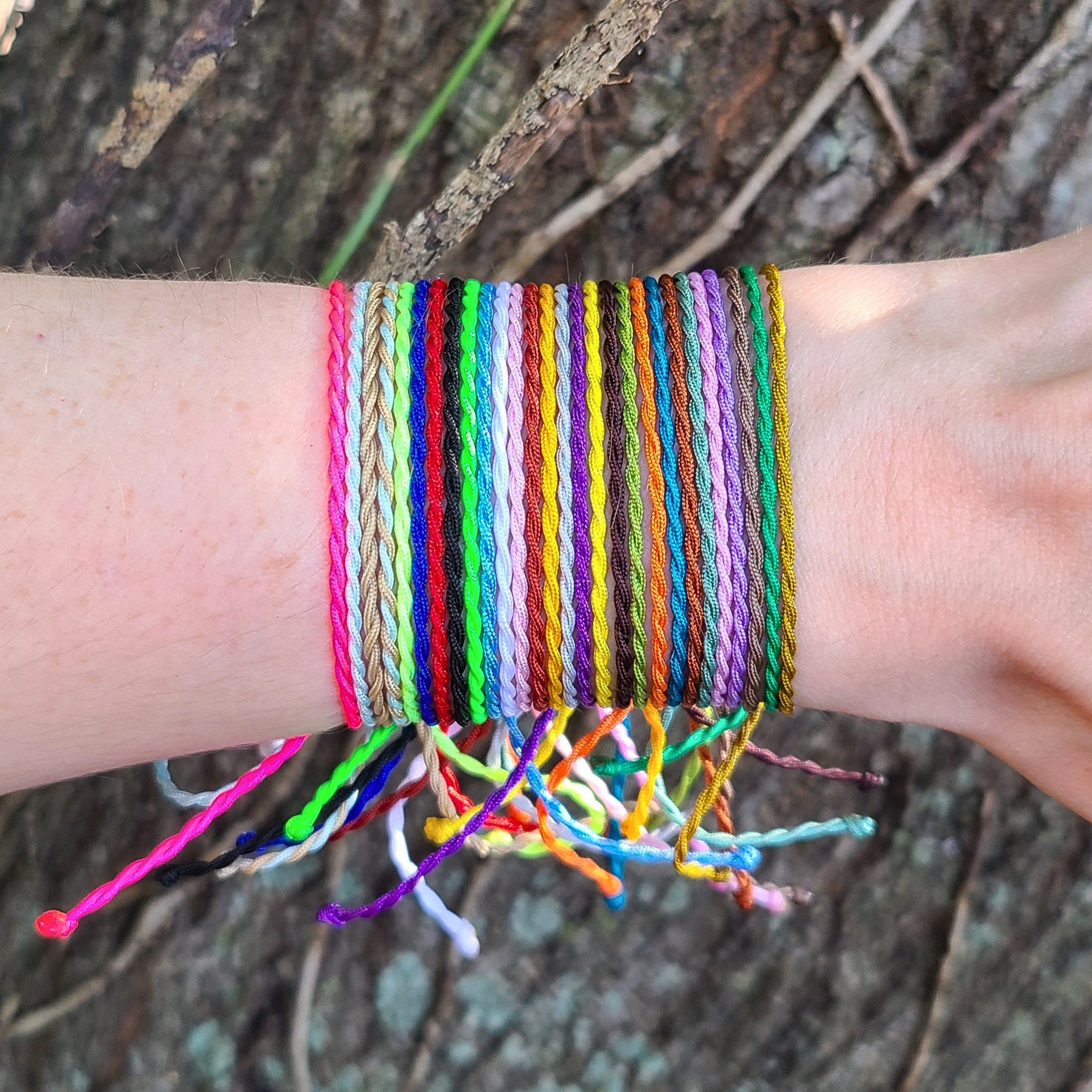 Braccialetto intrecciato con corda, fasce dell'amicizia regolabili in cordino di nylon, bracciali impilabili Boho delicati intrecciati a mano, semplici cavigliere sottili e colorate - Italia