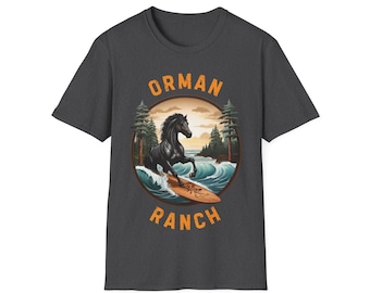 Episches Orman Ranch Merch: Pferd surfende Redwoods T-Shirt - Perfekt für Outdoor-Enthusiasten & Naturliebhaber