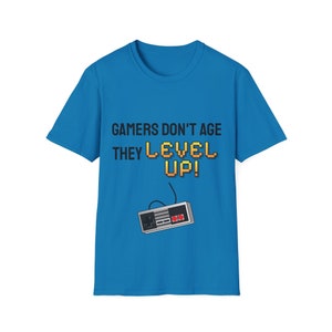 Eleve seu estilo: camiseta gamer divertida com controle clássico e camiseta com humor envelhecido - Console Gaming