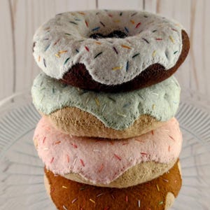 Handmade felt donuts, tea party, birthday party, play kitchen, pretend play, play food, treats, felt doughnuts, woolblend felt, sprinkles