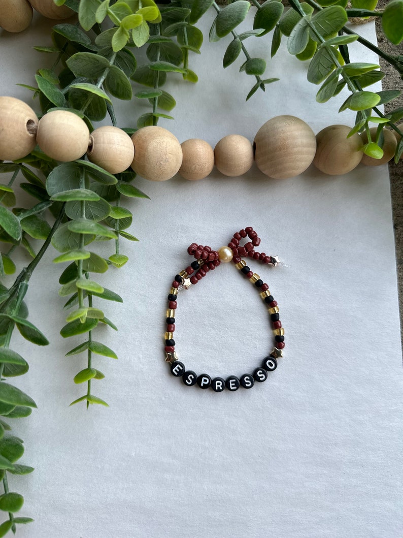 Sabrina Carpenter Friendship Bracelets Pack 2 Short N Sweet, Espresso