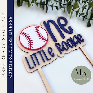 Baseball Erster Geburtstag Cake Topper Laser bereit SVG Ein kleiner Rookie Schneidedatei Muster Cake Topper Digital personalisierter Kuchendeckel