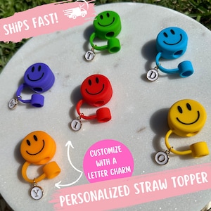 Topper de paja con encanto personalizado para vasos Accesorio de cara sonriente Carta de presentación de paja Topper de vaso inicial para regalo de favor de fiesta para niños