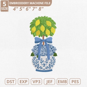 Könnte beinhalten: Stickmaschinen-Datei mit einem Topiary-Design. Die Topiary hat eine Zitronenbaumkrone mit gelben Zitronen, eine blaue Schleife und eine Vase mit blauen Blumen. Die Dateigrößen sind 10.16cm, 12.7cm, 15.24cm, 17.78cm und 20.32cm.