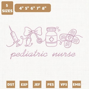 Puede incluir: Un diseño de arte lineal rosa con una jeringa, un estetoscopio, un frasco de medicina y vendas. El texto "pediatric nurse" está debajo. Disponible en 5 tamaños, de 10.16 cm a 20.32 cm.