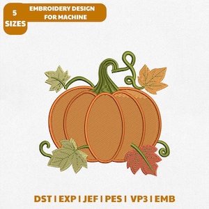 Può includere: Un disegno da ricamo per macchina raffigurante una zucca arancione con un gambo verde e viticci ricci. La zucca è circondata da quattro foglie nelle tonalità verde chiaro, verde scuro, arancione e rosso. Il testo recita 5 SIZES EMBROIDERY DESIGN FOR MACHINE DST EXP JEF PES VP3 EMB.