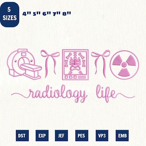 Op de afbeelding: Roze borduurontwerp met radiologiesymbolen: een CT-scanner, een strik, een röntgenfoto, nog een strik en een stralingssymbool. De woorden "radiology life" staan eronder. Verkrijgbaar in 5 maten: 10,16 cm, 12,7 cm, 15,24 cm, 17,78 cm en 20,32 cm.