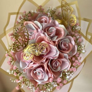 12 Ribbon Rose Bouquet