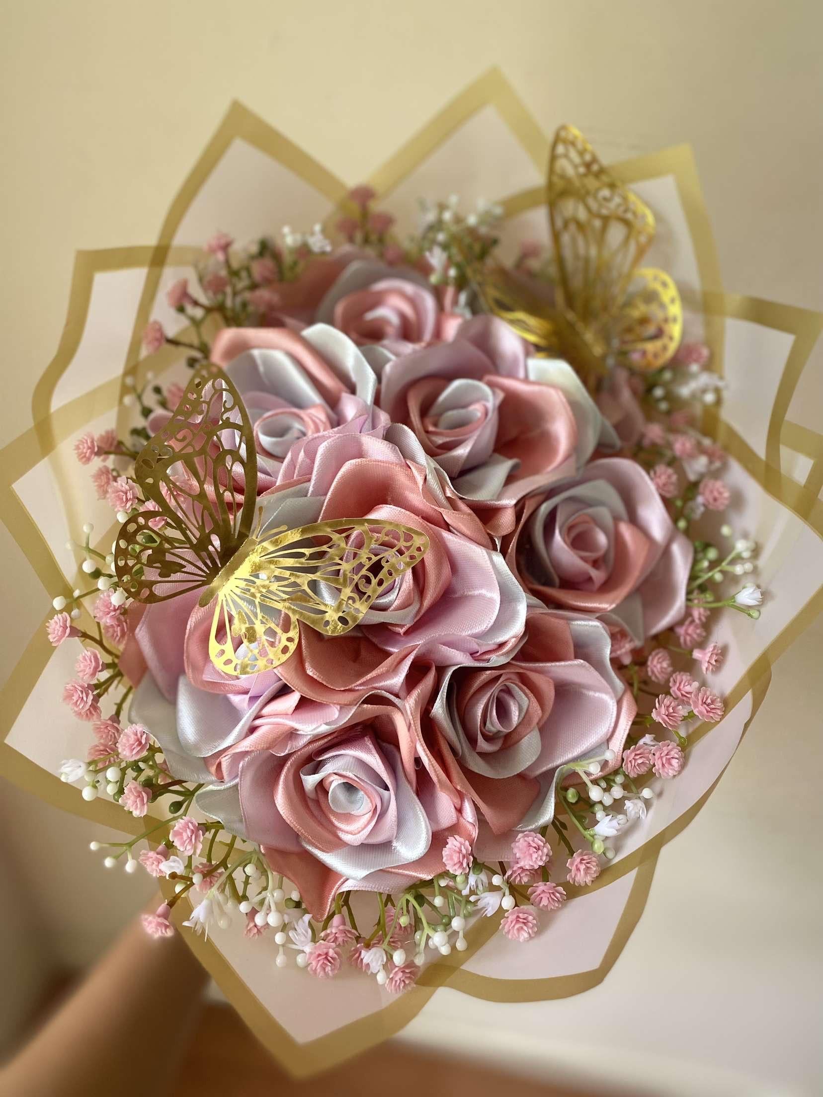 12 Ribbon Rose Bouquet