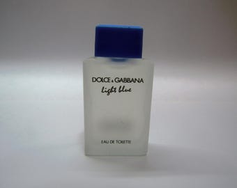 Frasco de perfume miniatura coleccionable vintage "Light Blue D&G" de Dolce & Gabbana.