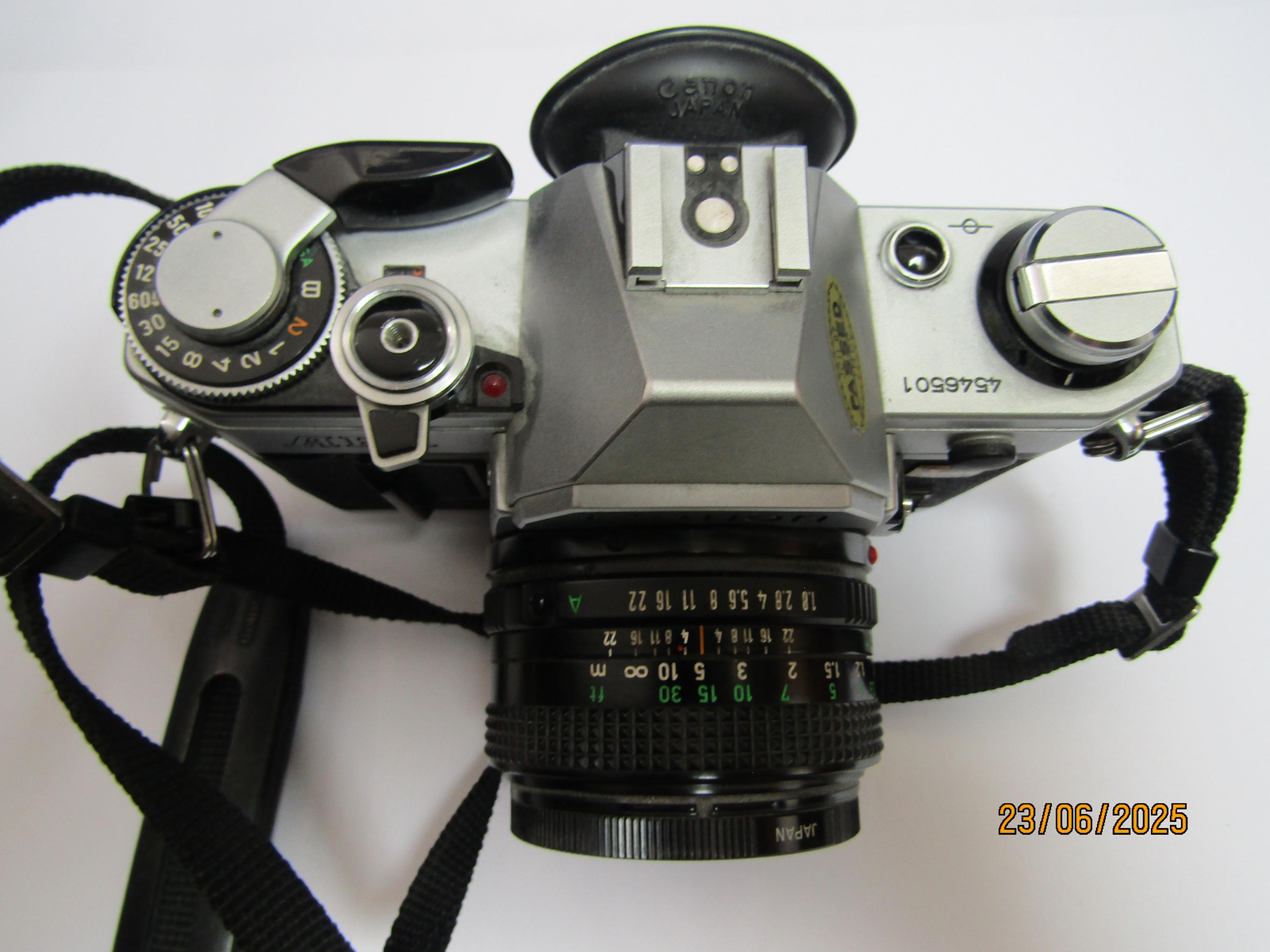ヴィンテージ Canon AE-1 一眼レフカメラ：50 mm レンズ、シルバー